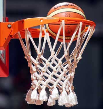 Εκπλήξεις στα παρκέ, την Κυριακή παίζουν οι «αιώνιοι»