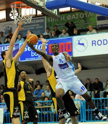 Εντυπωσιακός ο Κολοσσός επιβλήθηκε 81-77 του Αμαρουσίου