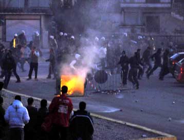 Επεισόδια στην Πάτρα μεταξύ οπαδών Ολυμπιακού και Παναθηναϊκού στο Κύπελλο βόλεϊ