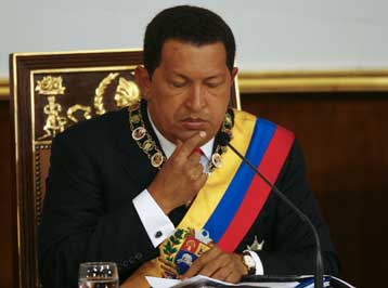 Στις 15 Φεβρουαρίου το δημοψήφισμα για την «ισόβια» παραμονή του Τσάβες στην εξουσία