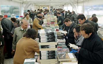 Παζάρι Βιβλίου στην πλατεία Κλαυθμώνος έως τις 15 Φεβρουαρίου