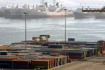 Ύποπτο φορτίο προς το Ιράν βρίσκεται δεσμευμένο στην Ελευσίνα