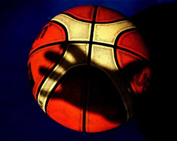 Δύσκολες νίκες για Ολυμπιακό και Παναθηναϊκό στα παρκέ