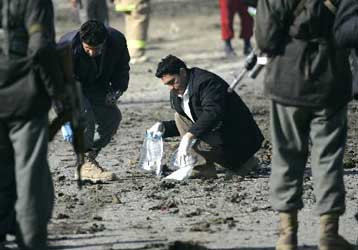 Δέκα εννέα Αφγανοί αστυνομικοί νεκροί σε νέα επίθεση αυτοκτονίας