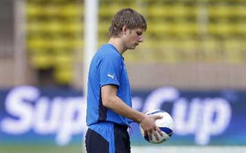 Ο Αρσάβιν στο Λονδίνο για να υπογράψει στην Αρσεναλ