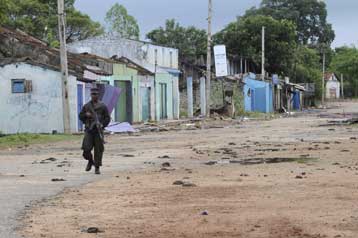 Εγκλωβισμένοι από τις μάχες ανταρτών-στρατού δεκάδες χιλιάδες κάτοικοι της Σρι Λάνκα