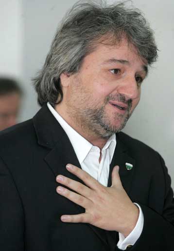 Παρέμβαση εισαγγελέα για τις προσβλητικές δηλώσεις του Κομπότη κατά του Τεν Κάτε