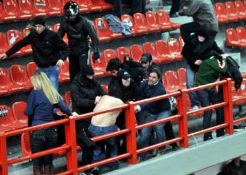 Ο τελικός δεν έγινε, αλλά ζητούν το Κύπελλο με… χαρτοπόλεμο