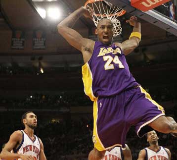 Ρεκόρ 61 πόντων για τον Κόμπι και περίπατος των Λέικερς