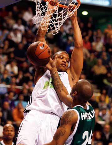 O Παναθηναϊκός κέρδισε, ο Ολυμπιακός περιμένει