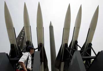 Η Β.Κορέα «ετοιμάζεται να δοκιμάσει πύραυλο μεγάλου βεληνεκούς»