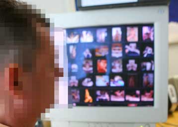 Αυστηρότερη νομοθεσία κατά της παιδοφιλίας στο Διαδίκτυο ζητά η Ευρωβουλή