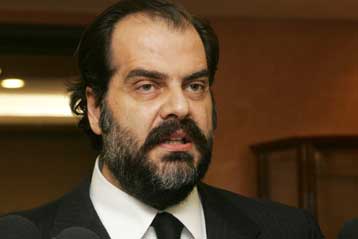 Λάθος η αποκαθήλωση αλλά όχι στις ύβρεις, λέει ο Ν.Πατέρας