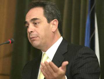 Υπάρχουν αποδοτικότερες λύσεις από τις απολύσεις, υποστηρίζει ο Κ.Μίχαλος