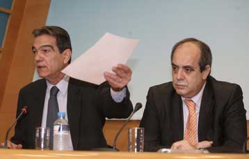 Αδιαφάνεια καταλογίζει στην κυβέρνηση το ΠΑΣΟΚ για την υπόθεση της Ολυμπιακής