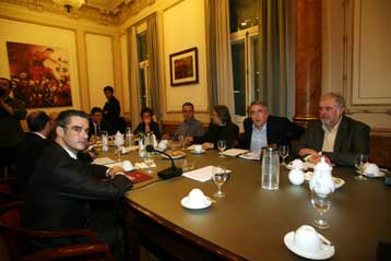 «Ναι» στον διάλογο, «όχι» σε πανεπιστήμιο από τη ΓΣΕΕ