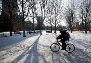 Νέα χιονόπτωση στη Βρετανία προκαλεί σοβαρά προβλήματα