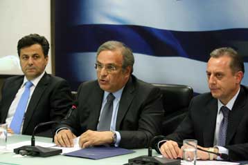 Επαναφορά αφορολογήτου, αλλαγές στο ΕΤΑΚ και αυξήσεις σε τσιγάρα, ποτά