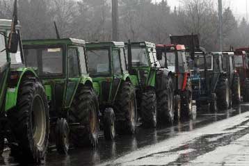 Απέσυραν τα τρακτέρ τους από τον Προμαχώνα οι αγρότες των Σερρών