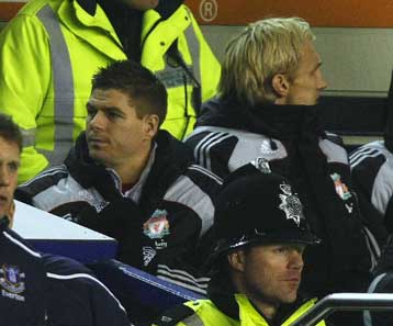 Νοκ άουτ για τρεις εβδομάδες ο Τζέραρντ, ίσως «χάσει» τη Ρεάλ