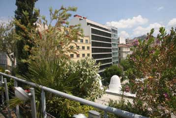 Νομιμοποίηση των κλειστών ημιυπαίθριων χώρων προτείνει το ΤΕΕ