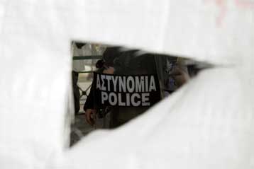 Δεν περνούν από εξετάσεις ικανότητας για οπλοφορία οι αστυνομικοί