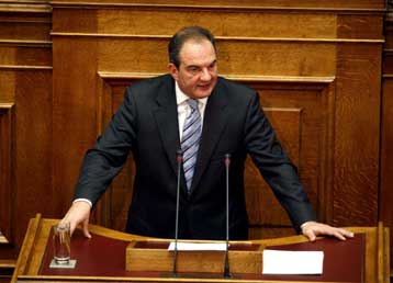 Κόντρα στη Βουλή για τις αγροτικές κινητοποιήσεις και την οικονομία