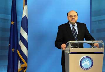 Δεν εμπλεκόμαστε στην εκλογολογία, απαντά η κυβέρνηση στο ΠΑΣΟΚ