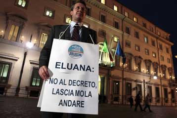 Εμποδίζει η ιταλική κυβέρνηση τη διακοπή σίτισης της Ιταλίδας που βρίσκεται σε κώμα