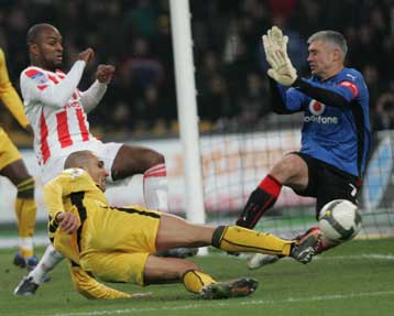 Πρόβλημα με Τζιμπούρ στην ΑΕΚ ενόψει του αγώνα στη Λάρισα