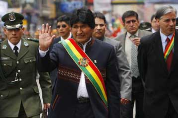 Σε ισχύ τέθηκε το νέο Σύνταγμα της Βολιβίας από τον Έβο Μοράλες