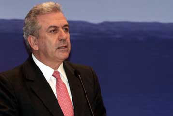 «Στην πρώτη γραμμή της συλλογικής προσπάθειας» δηλώνει ο Δ.Αβραμόπουλος