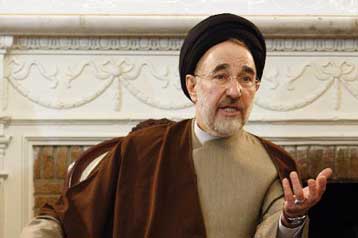 Επιστρέφει ο Χαταμί διεκδικώντας την προεδρία του Ιράν κόντρα στον Αχμαντινετζάντ