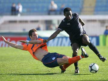 Αγγλικό ματς στη Νεάπολη, απώλειες για ΠΑΣ και Ατρόμητο στη Β Εθνική