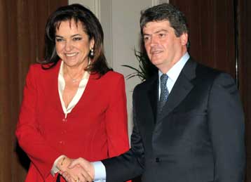 Το αδιάβλητο των εκλογών στο επίκεντρο των επαφών Μπακογιάννη στα Τίρανα