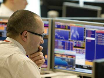 Οριακές διακυμάνσεις στη Νέα Υόρκη, περιορισμένα κέρδη στην Ευρώπη