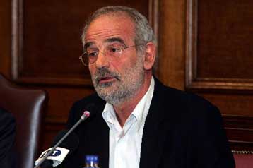 Επίλυση των προβλημάτων των δημοσίων υπαλλήλων ζητά ο Αλέκος Αλαβάνος