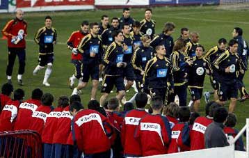 Τα φώτα στα φιλικά της Σεβίλης και της Μασσαλίας, τρία ματς προκριματικών Μουντιάλ