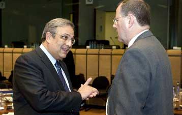 Ενδεχόμενο πρόσθετων μέτρων στην οικονομία για τη μείωση του ελλείμματος έως το 2010