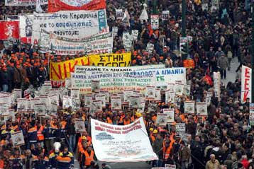 Νέο κατώτατο μισθό και «φρένο» στις απολύσεις ζητεί η ΓΣΕΕ από την κυβέρνηση