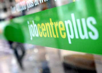 Στο υψηλότερο επίπεδο της τελευταίας δεκαετίας σκαρφάλωσε η ανεργία στη Βρετανία