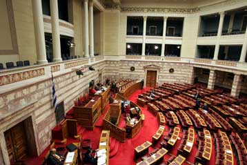 «Μάχη» για την οικονομία στη Βουλή με φόντο την εκλογολογία