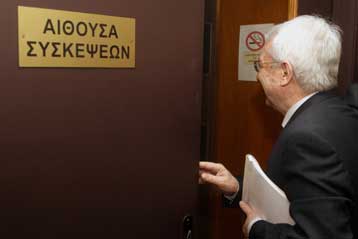 Αποχώρησαν οι αγρότες της Κρήτης από τη συνάντησή τους με τον Σ.Χατζηγάκη