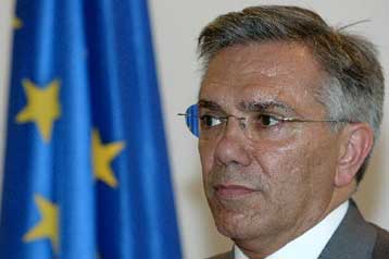 Παρεμβαίνουμε όταν πρέπει, λέει η κυβέρνηση για το τουρκικό προξενείο στη Θράκη