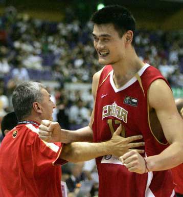 Εγκώμια του Γιάο Μινγκ στον Καζλάουσκας και την Εθνική