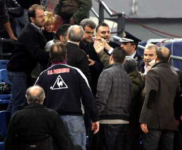 «Φύγετε από εδώ, κάθεστε για τα λεφτά» φώναζαν οι οπαδοί στους παίκτες του Πανιωνίου