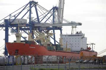 Ετοιμάζεται να αποπλεύσει από την Κύπρο το πλοίο με το ύποπτο φορτίο