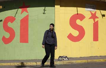 Η Βενεζουέλα ψηφίζει υπέρ ή κατά της παραμονής του Τσάβες για πάντα στην εξουσία