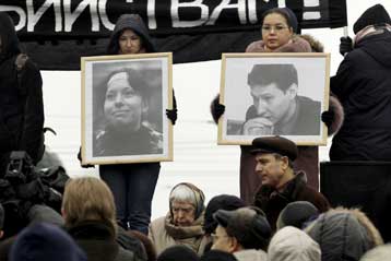 Διαδήλωση στη Μόσχα για τη δολοφονία δικηγόρου και δημοσιογράφου