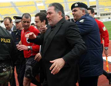 Φραστική επίθεση στον Μποροβήλο από οπαδούς του ΟΦΗ